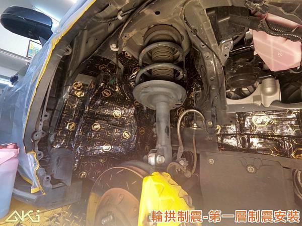 TOYOTA RAV4 5代 豐田 XA50  制震墊 降噪 共振 共鳴 吸音棉 隔音棉 輪拱 輪胎 噪 施工 車門  音響 推薦 後備箱 後車箱 嘉義 效果 車頂 全車 車體 車頂隔熱 隔音墊 STP 底盤 價格 靜化論 (9).JPG