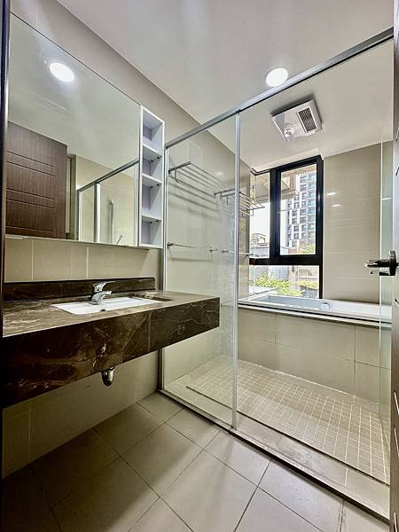 司法特區 鴻馥鬧中取靜優質三房+雙車