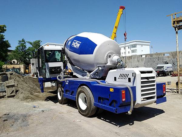 AS-4.0-Self-loading-Mixer-and-ABT60C-in-Uzbekistan.jpg