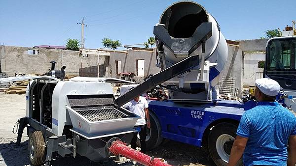 AS-4.0-Self-loading-Concrete-Mixer-and-ABT60C-Concrete-Pump-Working-in-Uzbekistan.jpg