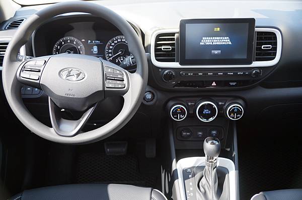 現代Hyundai VENUE 五人座休旅車 2021年 車款開箱 車款內裝.JPG