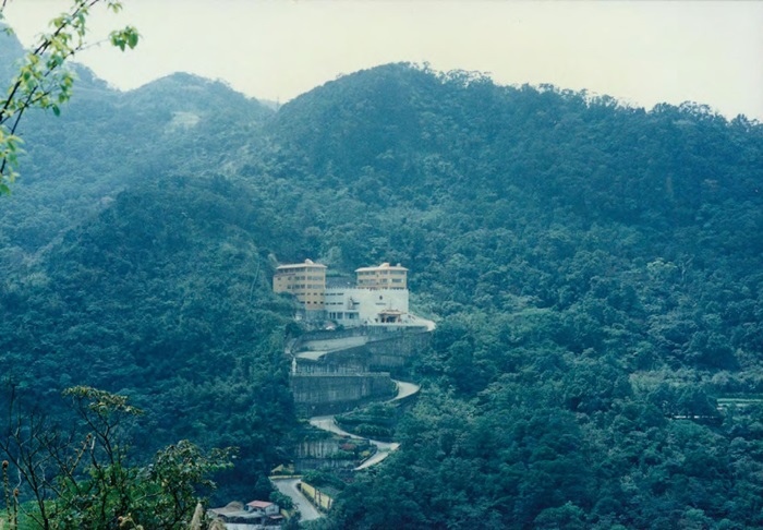早在民國75(1986)年間,就已矗立於汐止當地的明安寺 早在民國75(1986)年間,就已矗立於汐止當地的明安寺