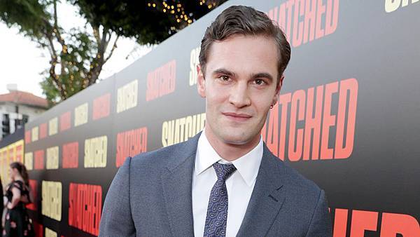 Tom Bateman.jpg Tom Bateman.jpg