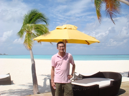 全到位~椰子樹+大洋傘+躺椅+海洋+白沙灘