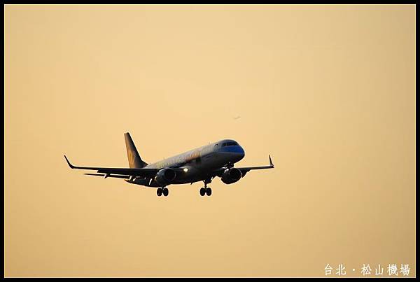 120325--Airliners 052-800