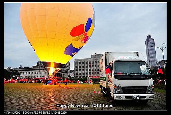 nEO_IMG_130101--HNY2013 Balloon D5000 335-800