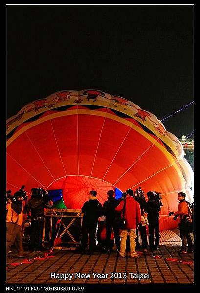 nEO_IMG_130101--HNY2013 Balloon V1 045-800