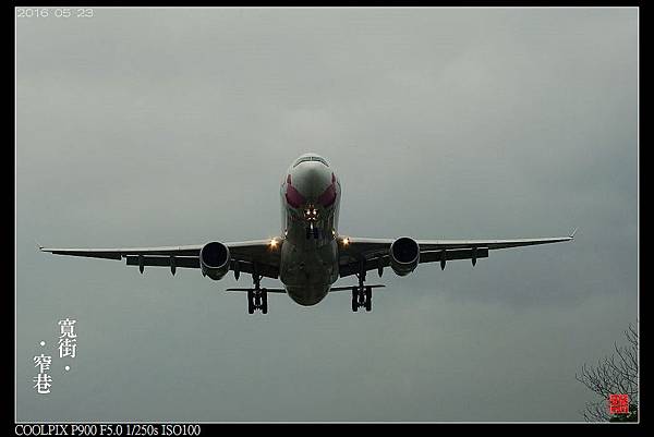 nEO_IMG_160523--Airplane Landing 012-1000.jpg