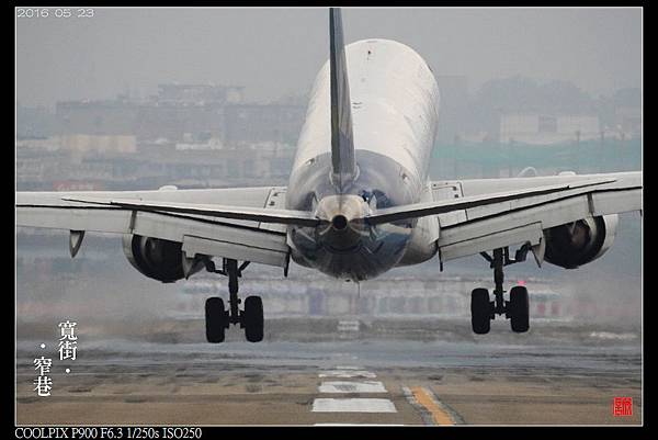 nEO_IMG_160523--Airplane Landing 151-1000.jpg