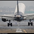 nEO_IMG_160523--Airplane Landing 151-1000.jpg