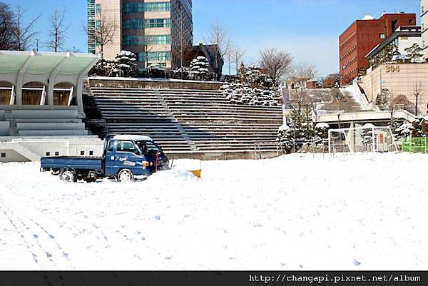 鏟雪車出動了