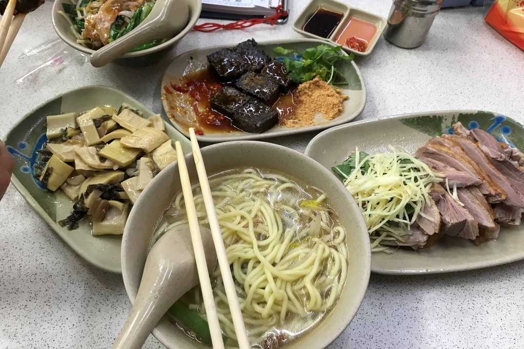 [景美夜市] 鵝媽媽鵝肉.阿昌麵線.雙管四神湯.鄭家碳烤