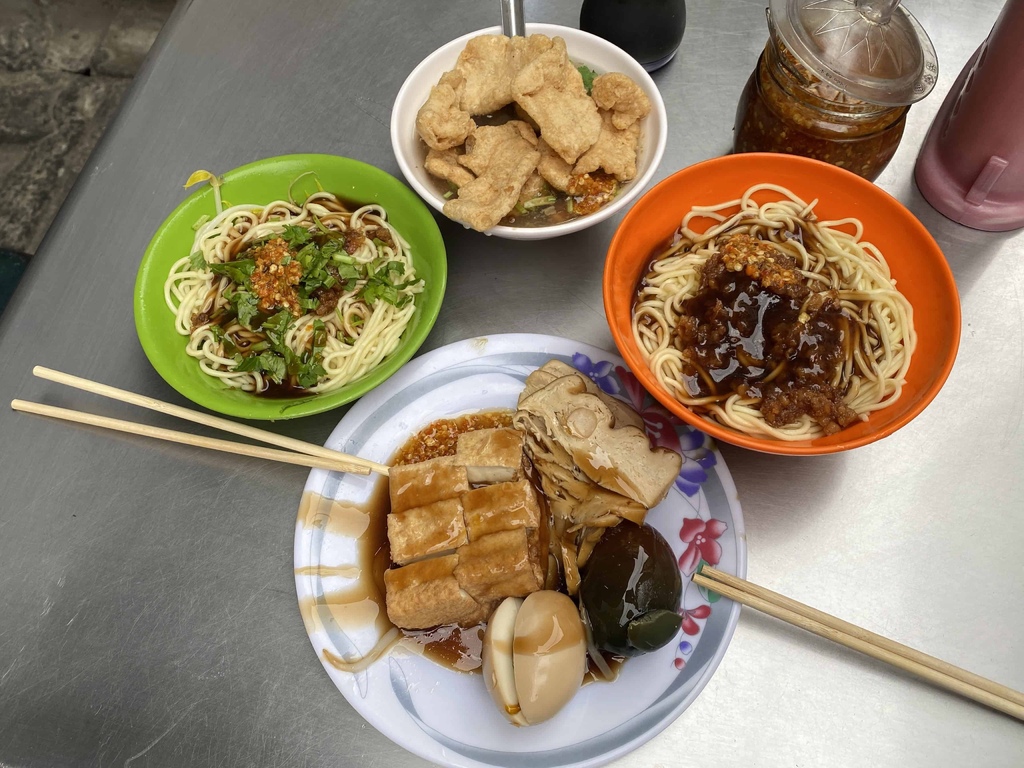 [新北板橋] 朝陽市場魷魚羹 乾麵.板橋祖傳筒仔米糕.夾子園