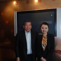 世界傑出華商協會常務副主席兼秘書長韓薇與新加坡中華總商會會長張松聲親切交流.jpg
