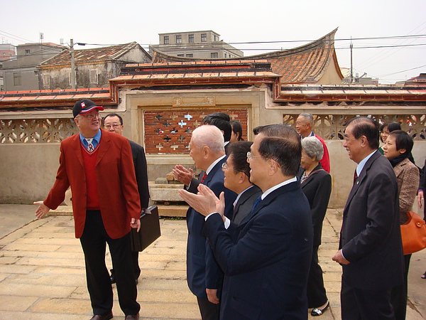 張雲羽張雲萍叔父張允中張允伏家人返金門沙美後街三落祖厝祭祖(現張雲萍守護)-2.JPG