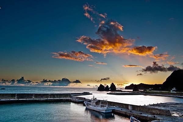 綠島牛頭山日出火燒雲.jpg