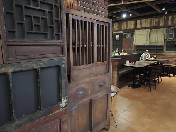DSCN0127104.10.27-復古懷舊-主題餐廳與門市人員管理-詹翔霖教授