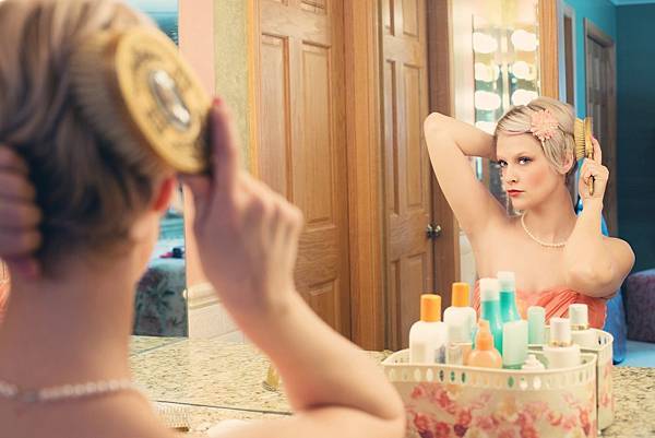 pretty-woman-makeup-mirror-glamour-39250.jpeg