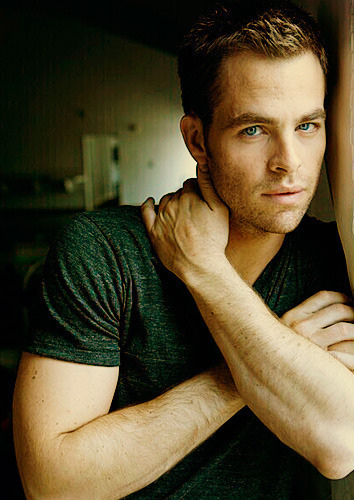 Chris-Pine-New-Captain-Kirk-star-trek-6760116-354-500