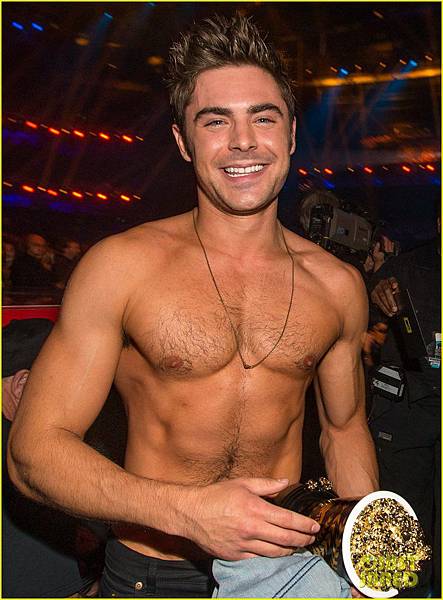 more-zac-efron-shirtless-photos-mtv-movie-awards-2014-02.jpg