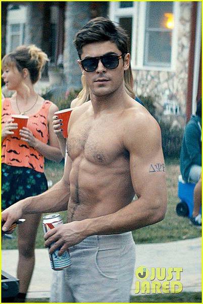 zac-efron-shirtless-for-neighbors-still-06.jpg