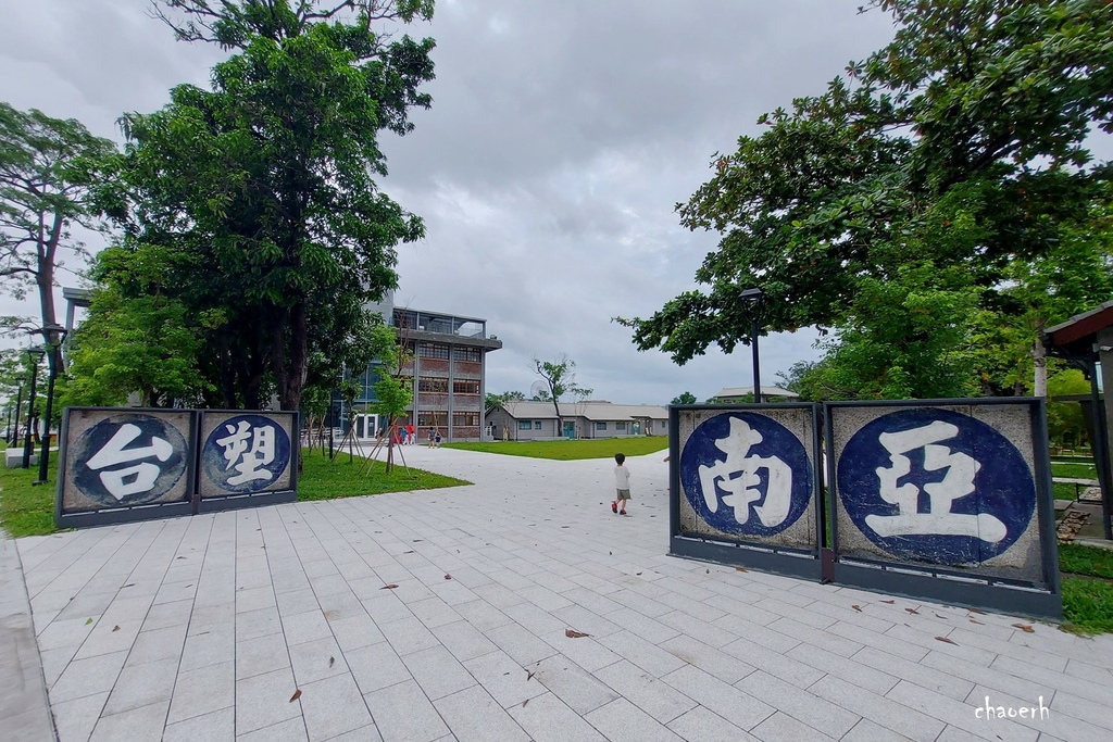 高雄親子景點一日遊-沙發馬鈴薯樂園(左營自由店)+台塑王氏昆