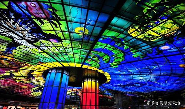 高雄市 特色捷運站 。 衛武營站 - 可愛壁飾 & 美麗島站 - 光之穹頂