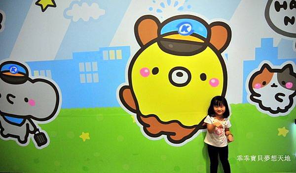 高雄市 特色捷運站 。 衛武營站 - 可愛壁飾 & 美麗島站 - 光之穹頂