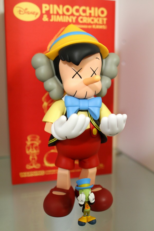 小木偶KAWS Pinocchio & Jiminy Cricket (4).jpg