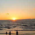 來到江之島的海邊看日落