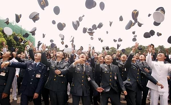 中正預校三年級學生 搞上女友媽不倫戀遭揭 賠償80萬元 中正預校三年級學生 搞上女友媽不倫戀遭揭 賠償80萬元