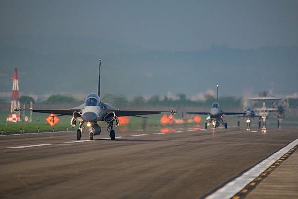 記者 王烱華：新聞幕後／陸海空軍榮獲模範團體殊榮獎金歷年最慘