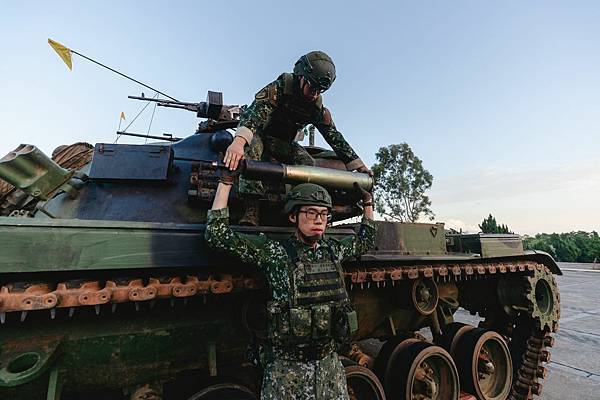 黃竣民：年輕人「不願役」　反中網軍如何變國軍骨幹？