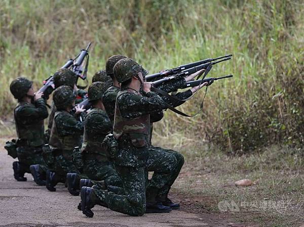 王錦龍：國防學士班停招  臺灣大學生不愛國？