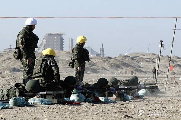 張曜麟：觀音海灘成靶場！軍方首度野外輕兵器實彈射擊　風沙考驗