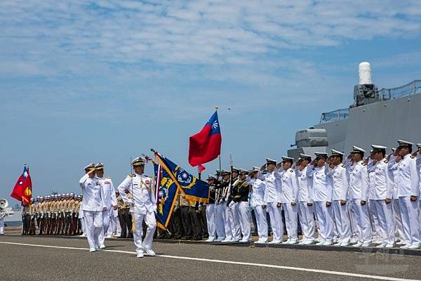 張競博士(前中權軍艦艦長)：