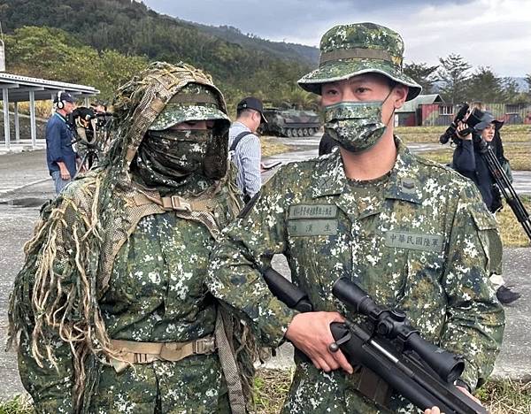 記者 洪哲政：台東反擊共軍戰備警巡突襲操演 狙擊手夫妻檔罕