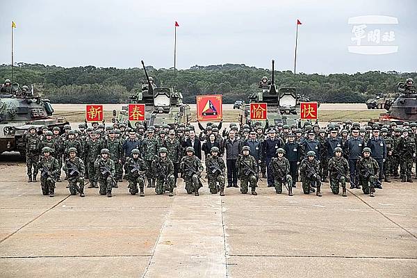 記者 洪哲政：蔡總統湖口視導地空操演  驗收美軍訓測成效意味