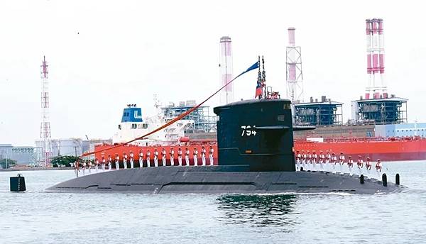 記者 洪哲政：《海虎艦案海軍強硬緘默 不利科學建軍》《海虎艦