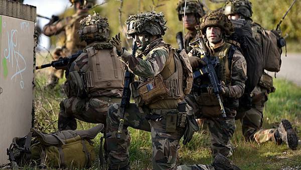 陳晞(法國外籍兵團退伍)：開課資訊 【法軍單兵＆伍班級戰鬥與