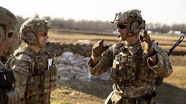 KTT about：【別讓耳朵成為最薄弱的防線】戰術耳機的真