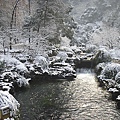 最爱的冬天溪水之景