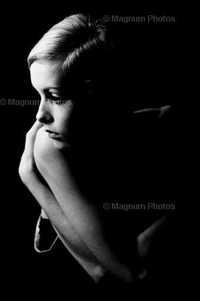 Burt GlinnGREAT BRITAIN. London. 1966. Twiggy on a photo shoot.jpg