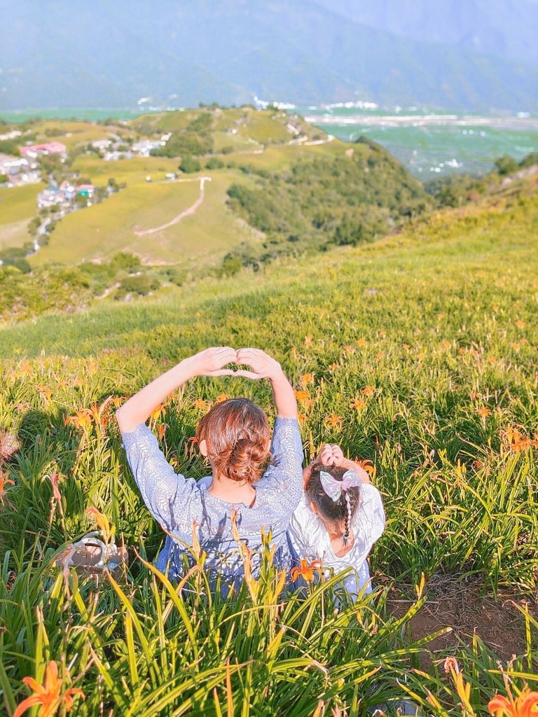 【國內∣旅遊】2022花蓮金針花海♥六十石山今年缺水，花苞不