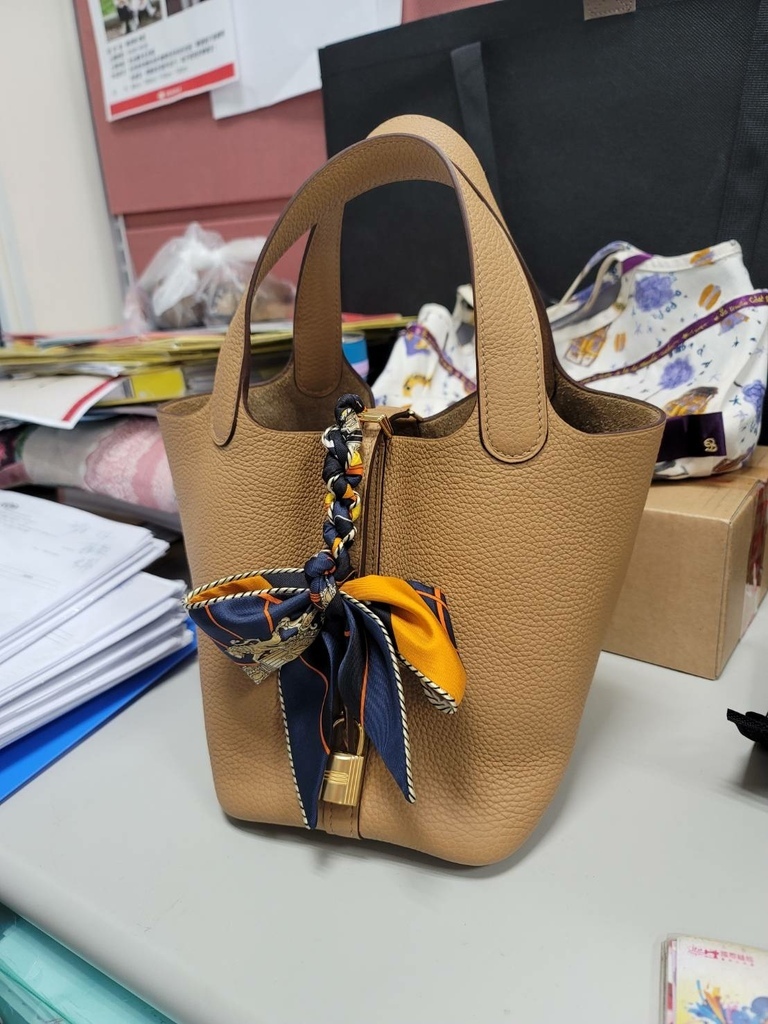 【開箱文】HERMES Picotin 18 金釦♥ 餅乾色