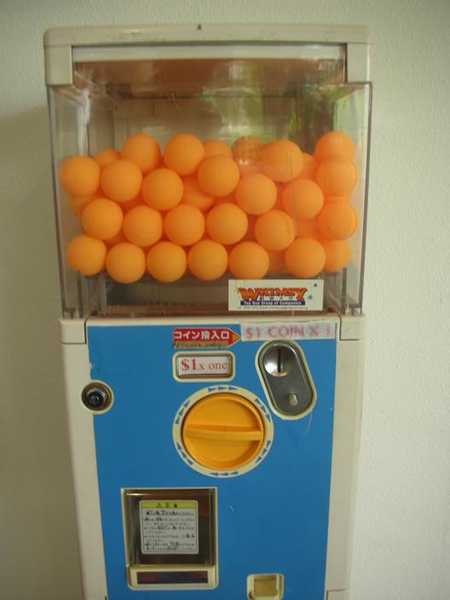康樂室竟有乒乓球販賣機!