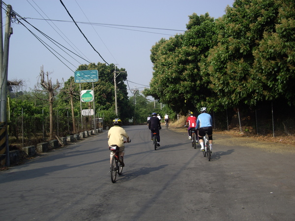 往虎山巖路上.JPG