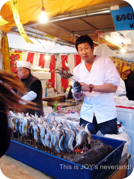 烤香魚的少年郎。