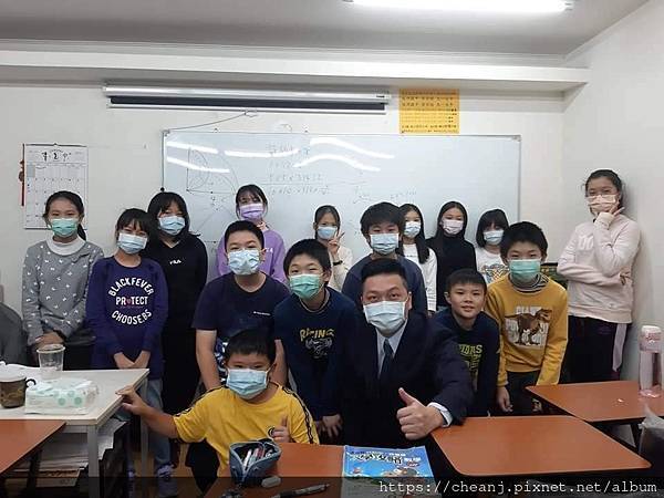 【暑期作文班｜跟著鄒敦怜老師愛上寫作】