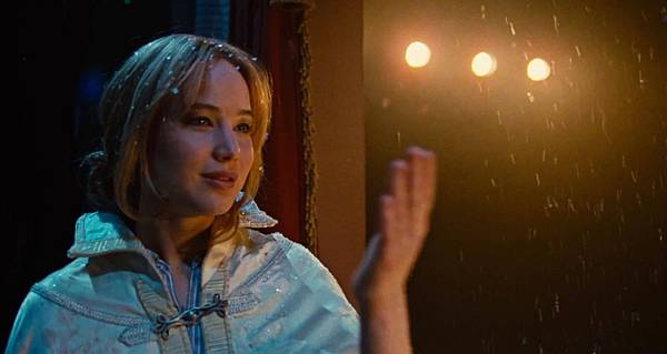 First-look-at-Jennifer-Lawrence-and-Bradley-Cooper-in-trailer-for-new-movie-Joy-3 (1)